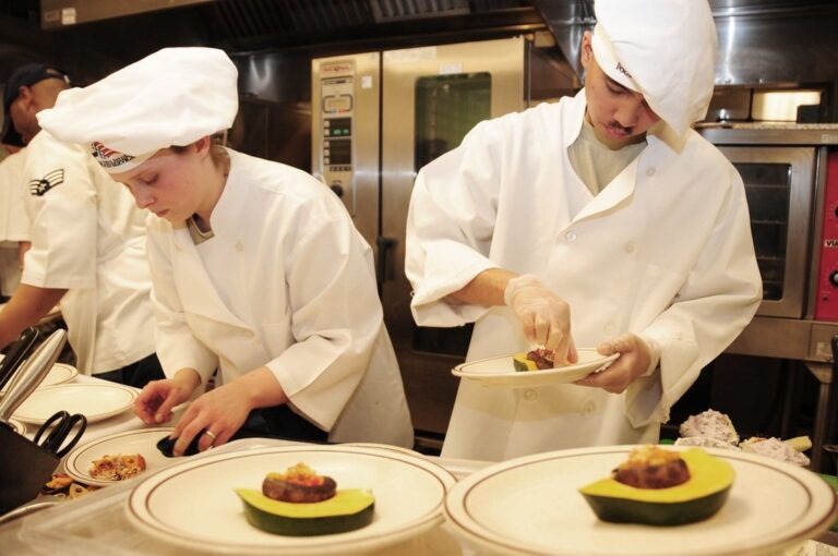 person-meal-food-cooking-kitchen-professional-880135-pxhere.com
