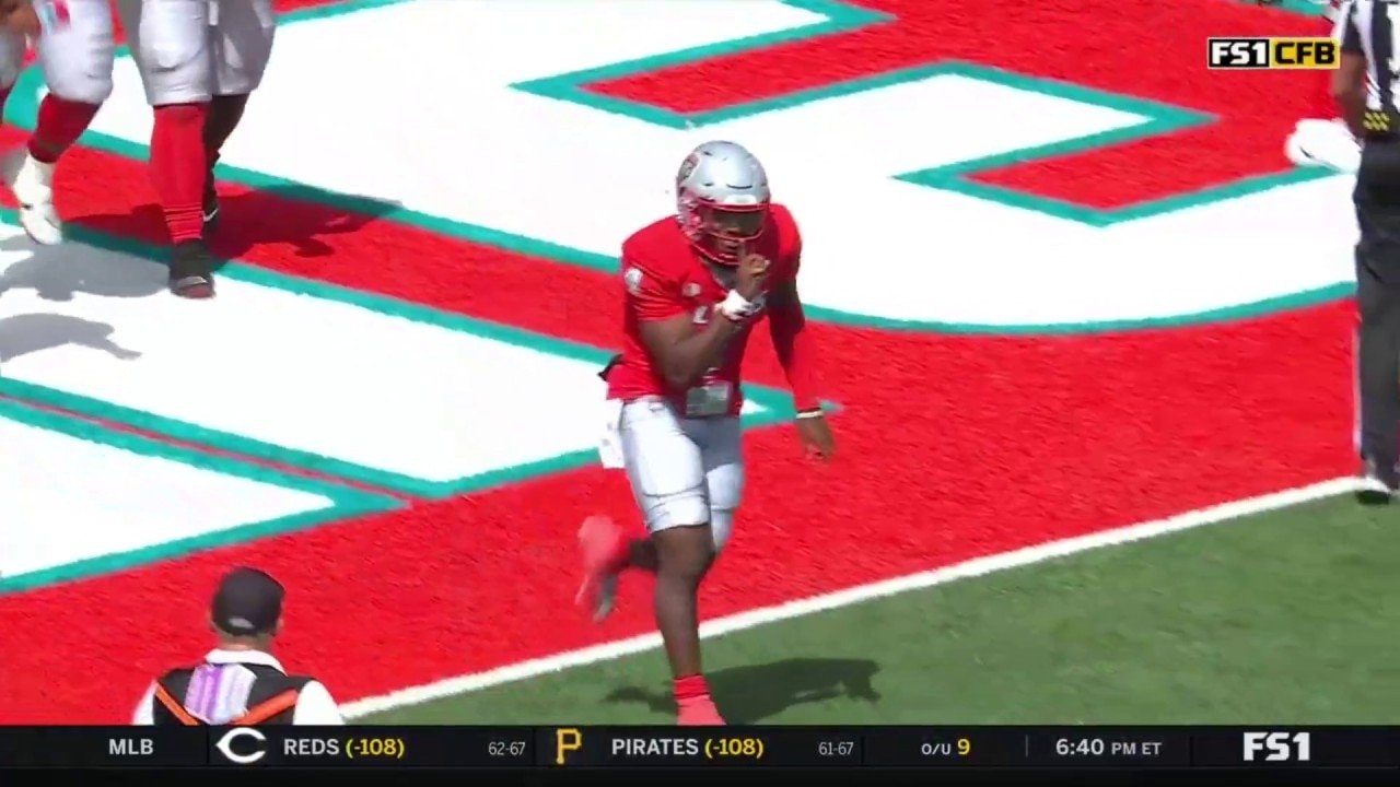 Devon Dampier fakes out the defense and rushes for a 24-yard TD, extending New Mexico's lead over Montana State