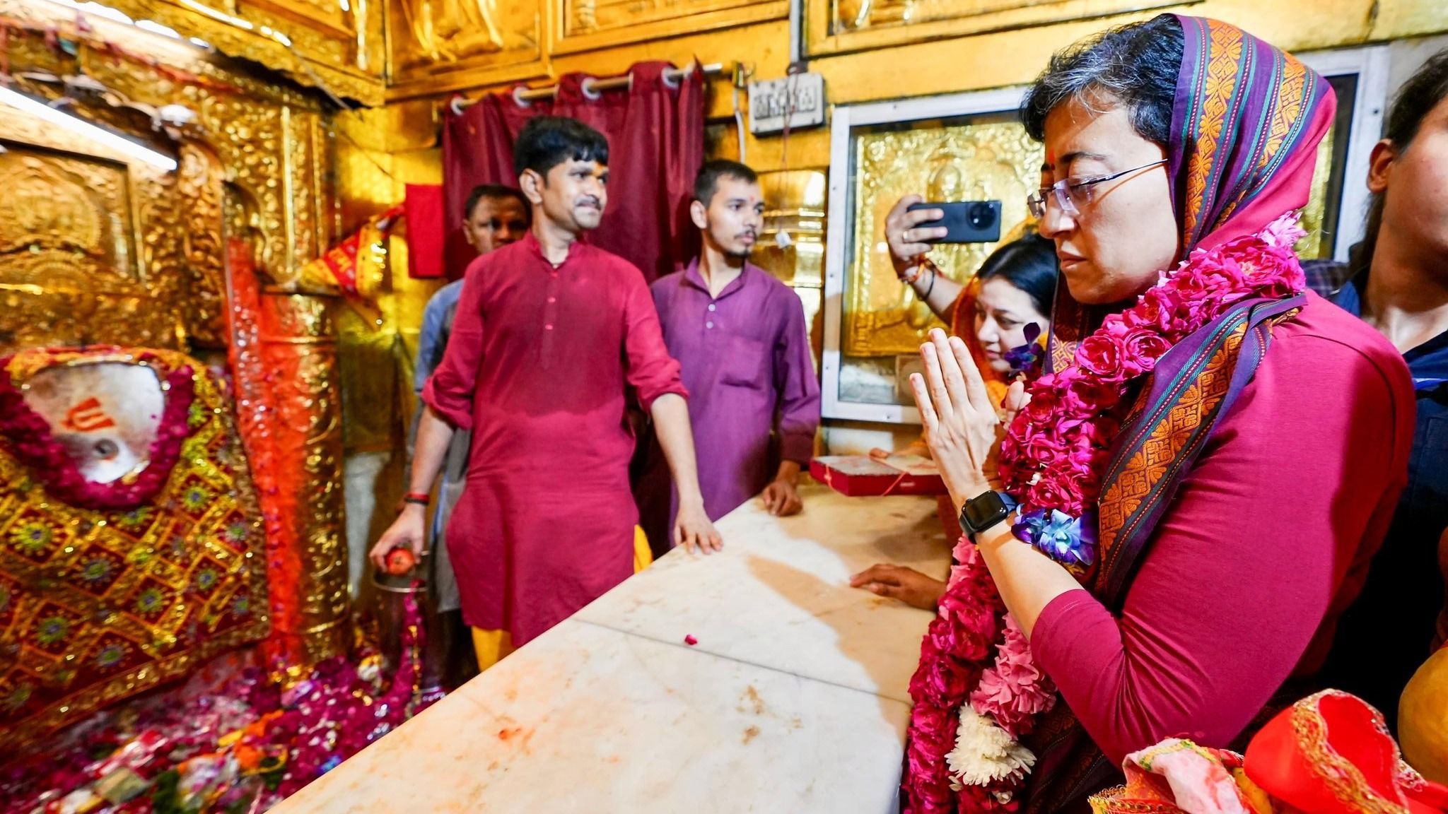 atishi at hanuman temple 1727171540290 16 9 GNByrX