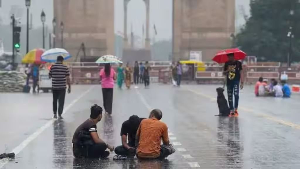 Delhi Weather: तापमान में गिरावट, छाए रहेंगे बादल; जानें राजधानी का हाल