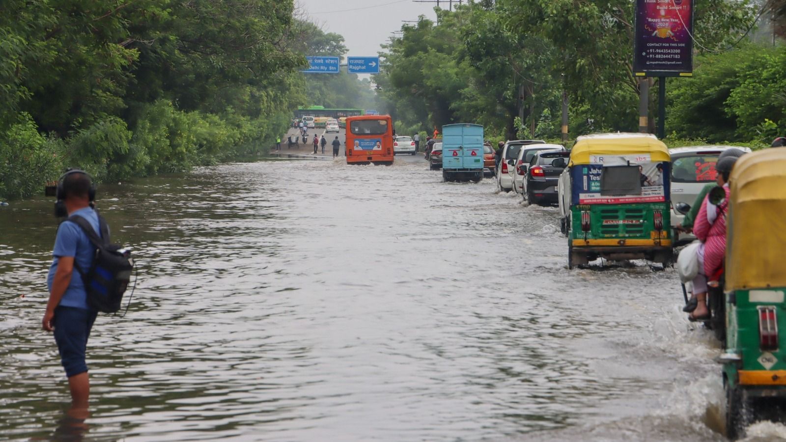 imd has issued alerts for heavy rain in several states including delhi mp kerala and maharashtra check latest weather related updates 1722575640553 16 9 w32YmX