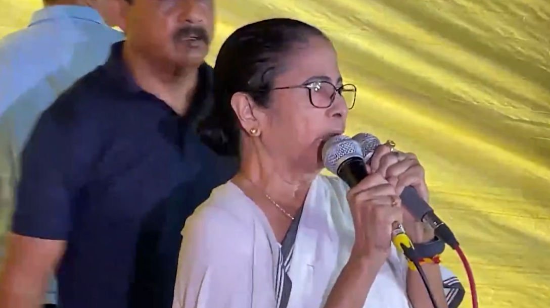 mamata banerjee has reached the protest side in front of state health department headquarters in salt lake in kolkata amid growing outrage 1726302109174 16 9 k39bvt