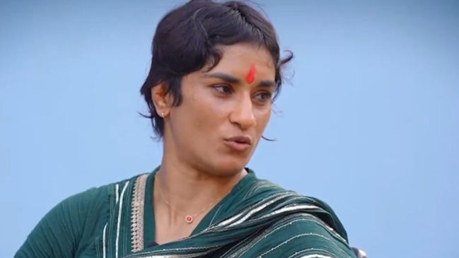 Vinesh Phogat के लिए मुश्किल हुई सियासी जंग! जुलाना में WWE रेसलर से सामना; दिलचस्प चुनावी दंगल