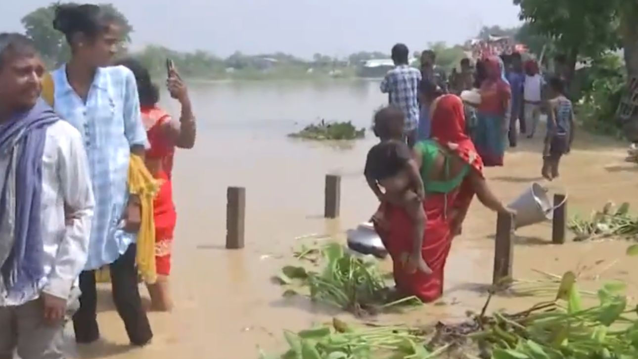 bihar floods live update 1727682042286 16 9 Ycy8Zu