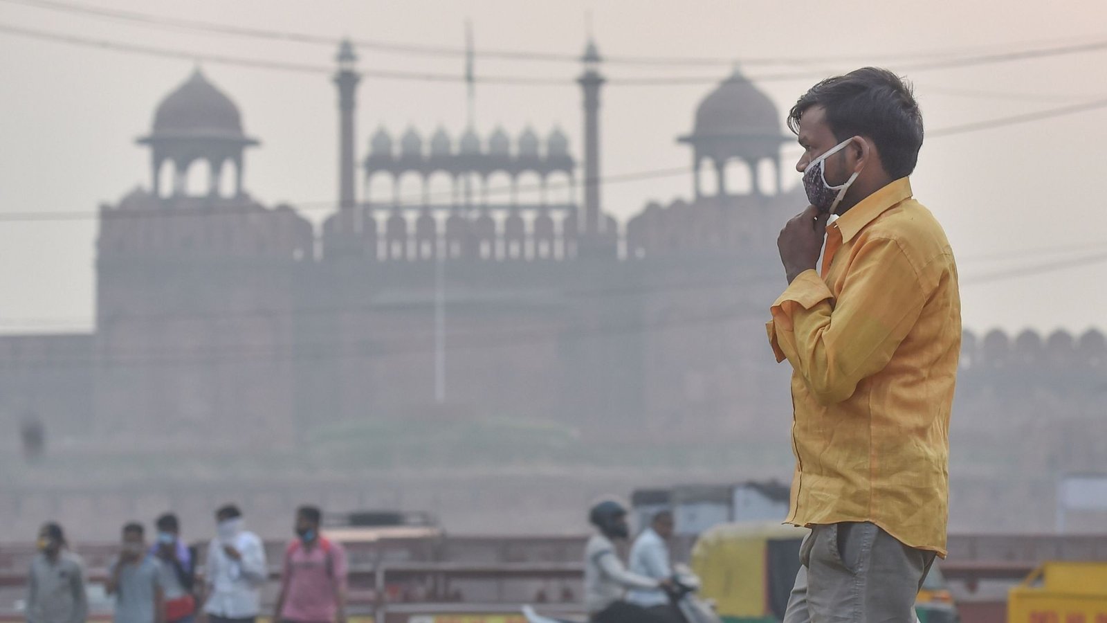 Delhi Pollution: जहरीली हुई दिल्ली की हवा, प्रदूषण का बढ़ा ग्राफ; आनंद विहार में AQI पहुंचा 400 पार