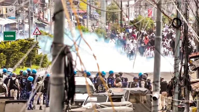 manipur violence security forces fire tear gas shells as students attempt to march towards raj bhavan 1725965884360 16 9