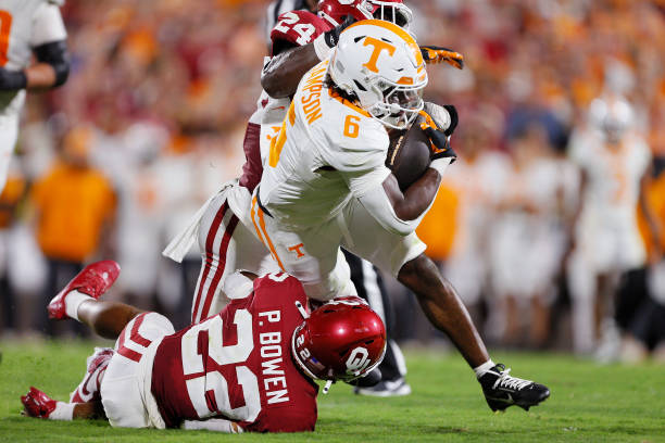 norman oklahoma running back dylan sampson of the tennessee volunteers sets up his own 8lsYsP