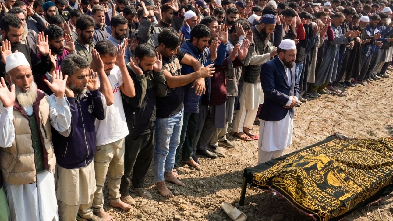 thousands of people paid tribute to doctor killed in ganderbal terror attack 1729521006857 16 9 QphJgt