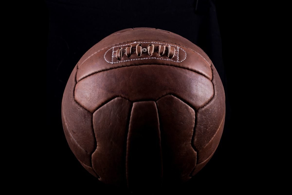 why footballs were black and white 1 16849170323x2 tRCIcJ