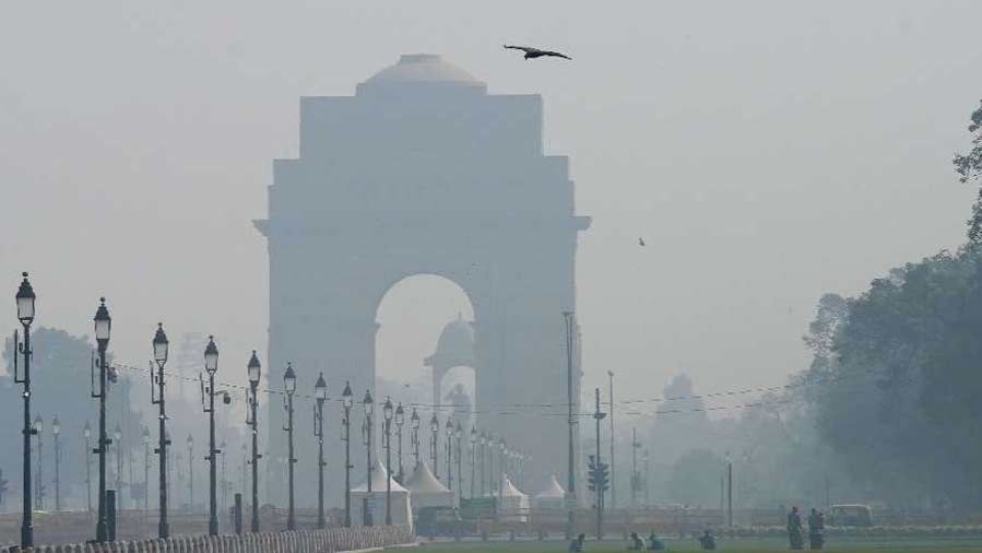 Delhi: दिल्ली में वायु गुणवत्ता ‘बेहद खराब’ श्रेणी में, सुबह गर्म रही