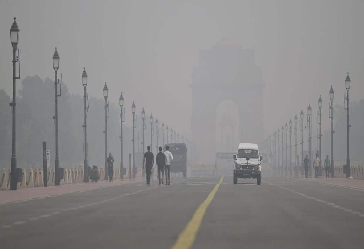 Delhi AQI: दिल्ली की हवा हुई जहरीली! इस मौसम में पहली बार एयर क्वालिटी 'गंभीर' कैटेगरी में पहुंची