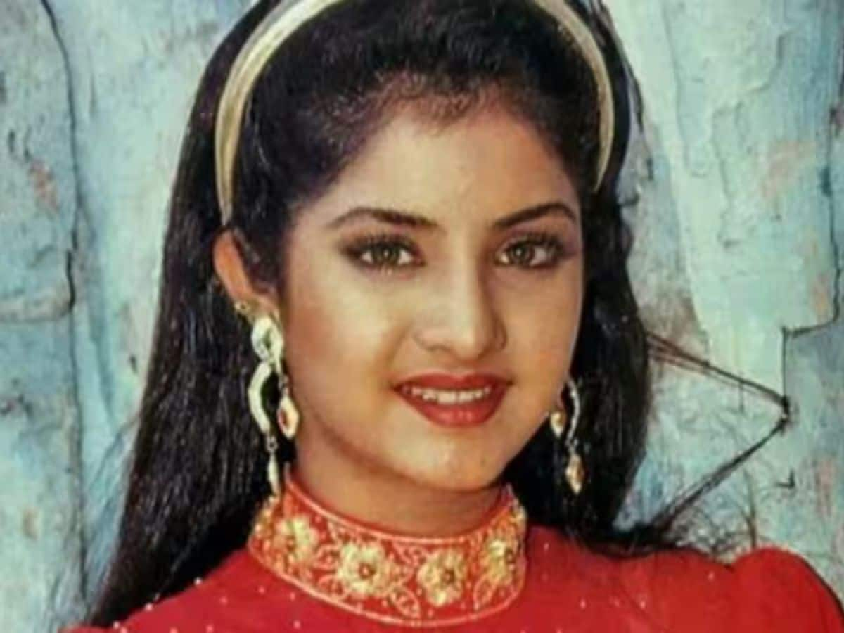 Divya Bharti 4reNuI