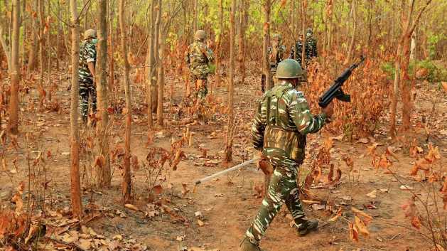 अबूझमाड़ क्षेत्र में सुरक्षाबलों और नक्सलियों के बीच मुठभेड़ जारी