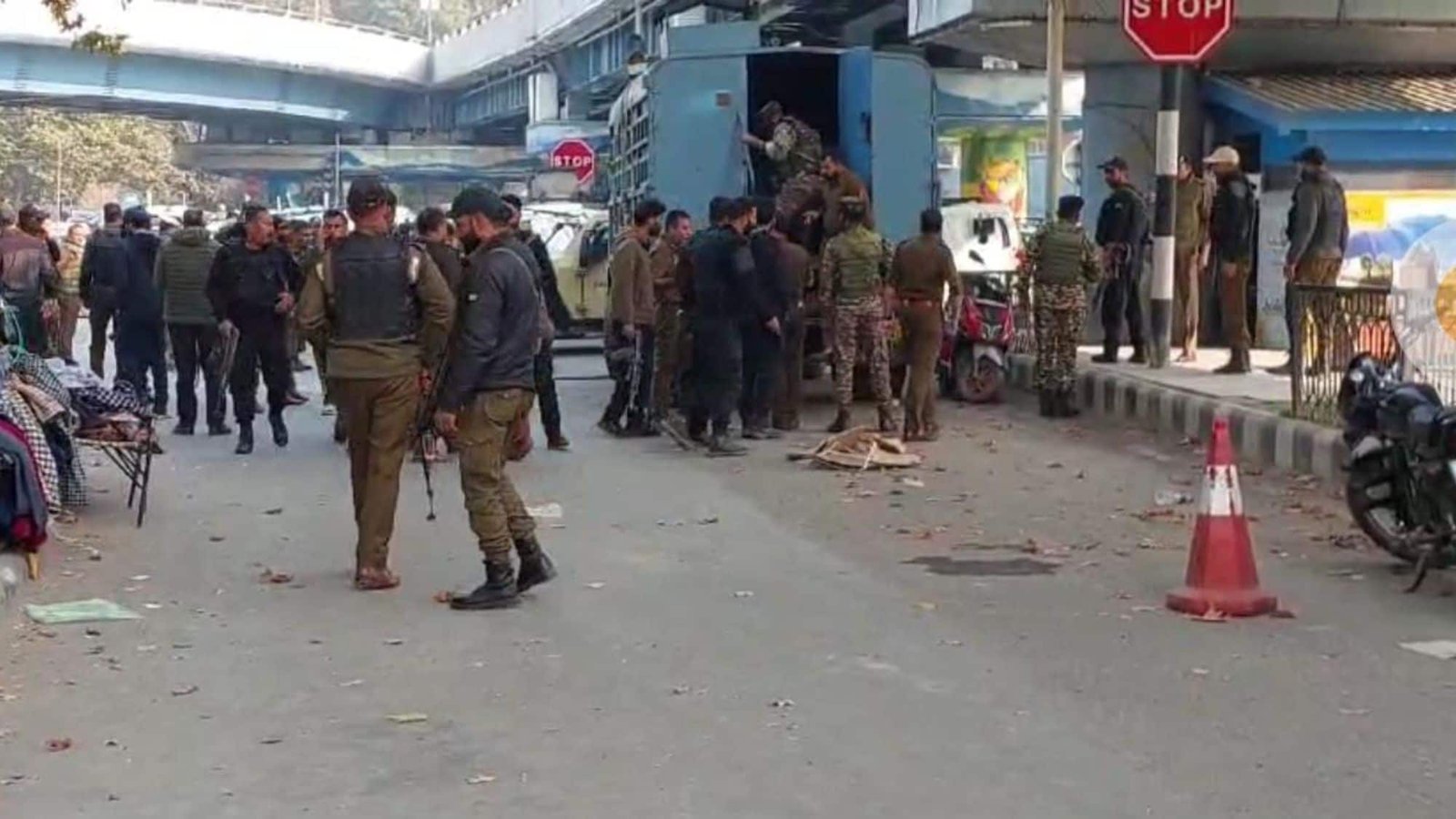 Srinagar Grenade Attack XFg8gH