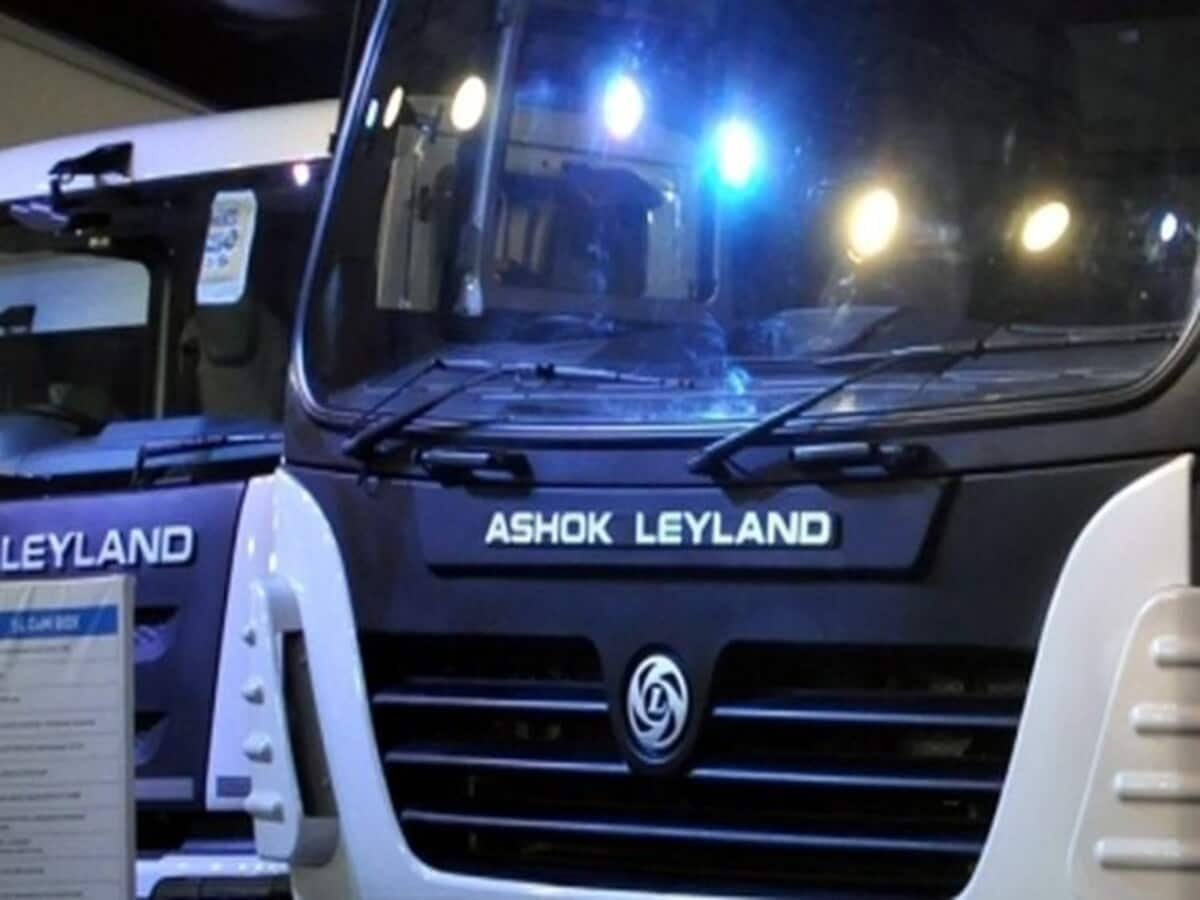 Ashok Leyland Q2 Results: सितंबर तिमाही में मुनाफा 34% बढ़ा, ₹2 प्रति शेयर के इंटरिम डिविडेंड का ऐलान; शेयर 3% उछला