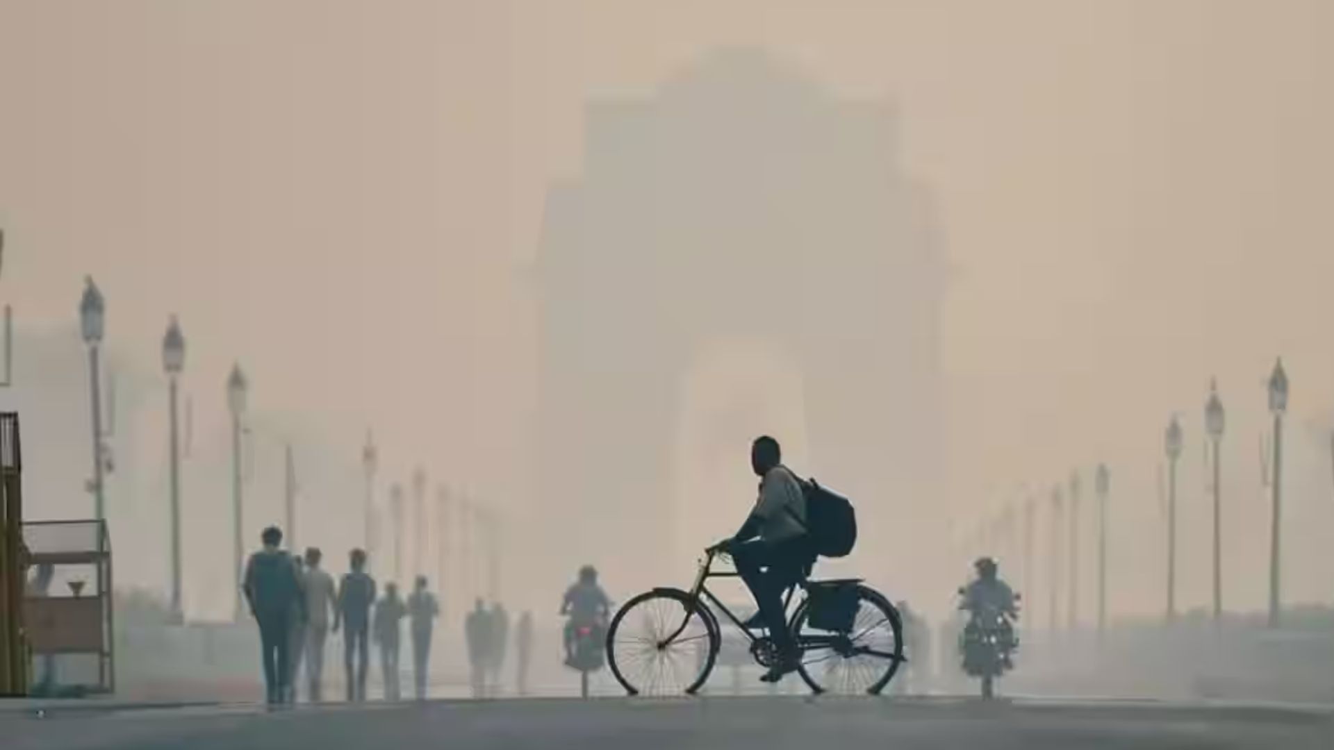 Delhi Pollution: दिल्ली में लगातार चौथे दिन वायु गुणवत्ता ‘गंभीर’, हवा में घुला जहर! परेशानी बढ़ी