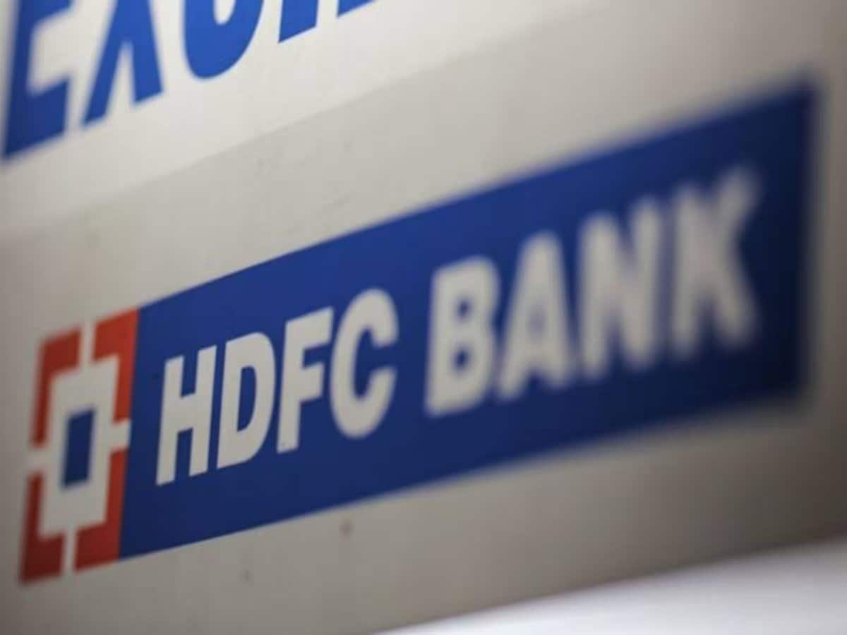 hdfc bank1 1 WZ9Q8K