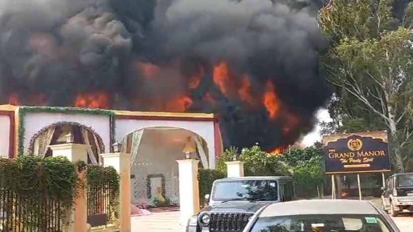 massive fire in punjab famous marriage palace 1730803278970 16 9 0FcaCy