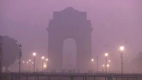 newdelhiindiagatefog 170367675070716 9 uZKcpd