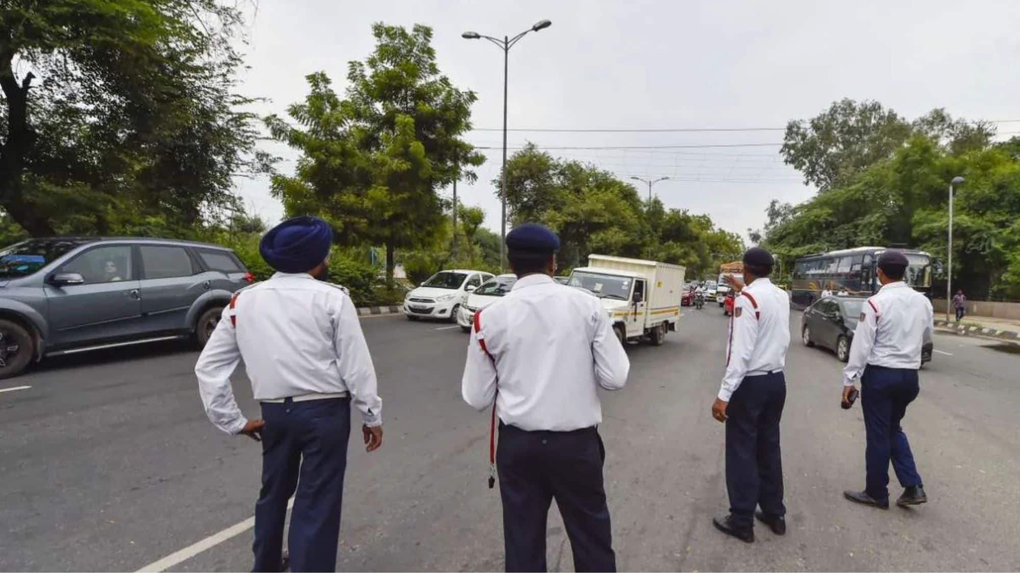 Delhi Traffic Police fYPOq2