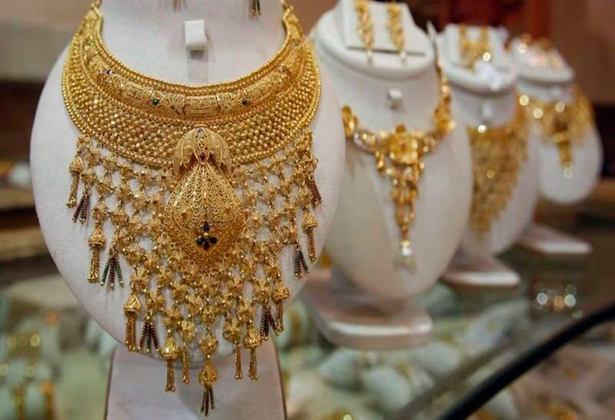 Gold Price Today: क्रिसमस से पहले सोने-चांदी के दाम में आई बड़ी गिरावट, गोल्ड खरीदने का गोल्डन चांस