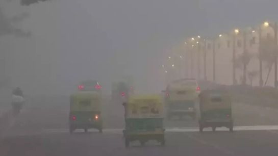 Delhi: वायु गुणवत्ता में मामूली सुधार, न्यूनतम तापमान 10.5 डिग्री सेल्सियस दर्ज