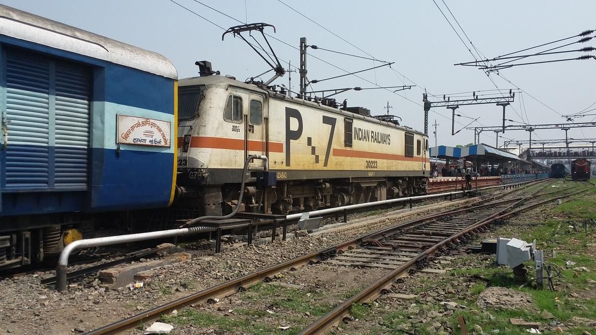 bihar sampark kranti express train receives bomb threat 1730480351715 16 9 lEPffo