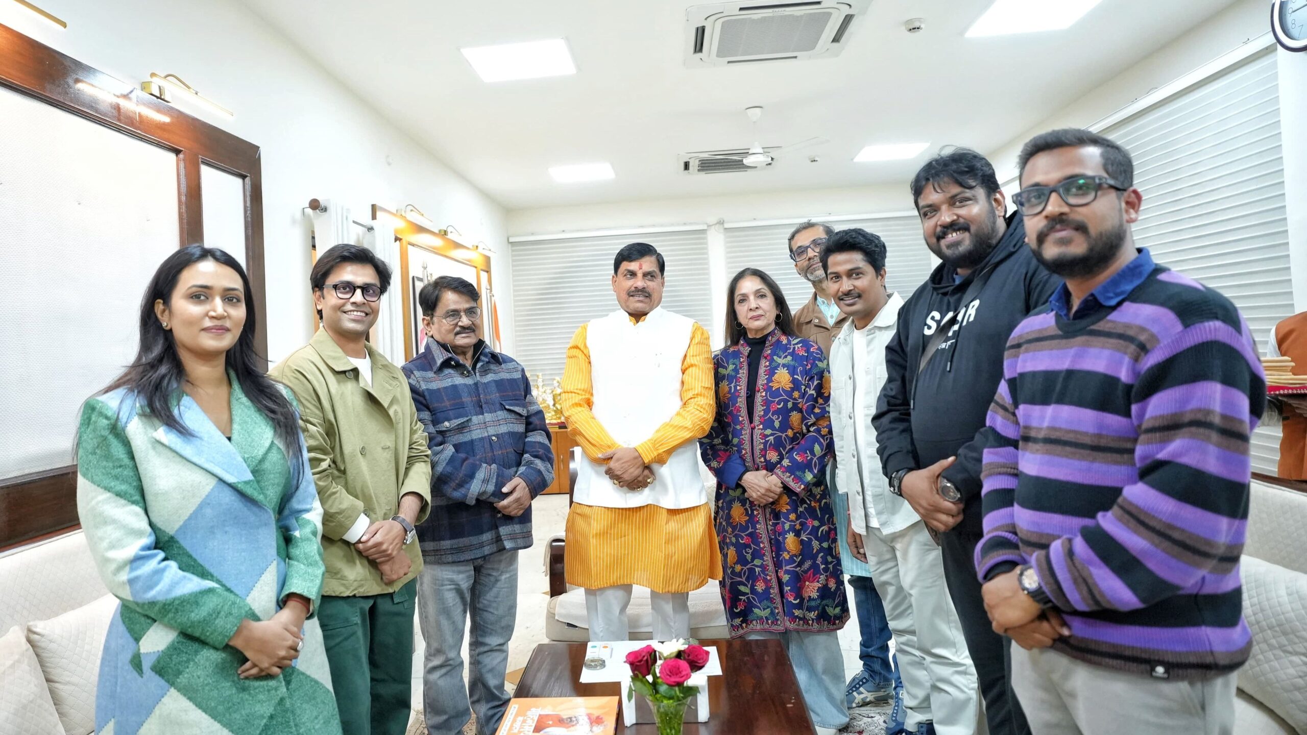 cm mohan yadav met the artists of panchayat web series 1733885883065 16 9 UDXTX7 scaled