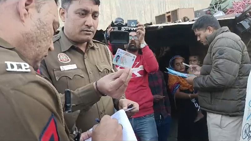 delhi police launches special document check drive in kalindi kunj area to ascertain details about illegally staying bangladeshi nationals 1733918139844 16 9 ozd2yQ