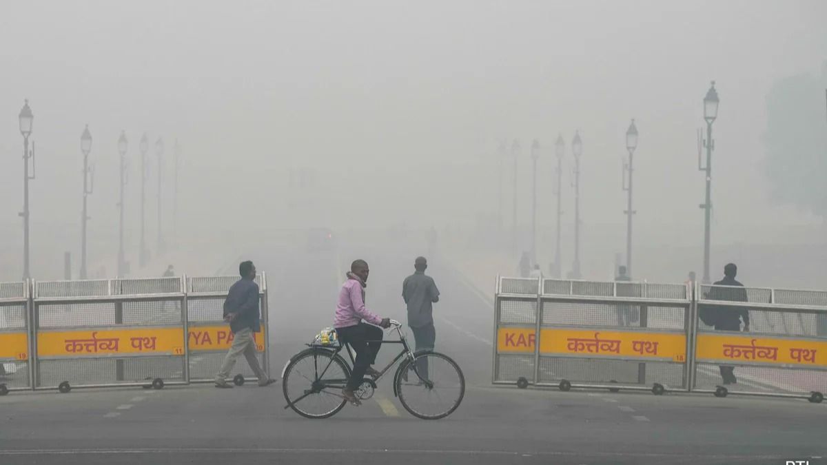 Delhi AQI: GRAP के चौथे चरण के लागू होने के बावजूद दिल्ली की वायु गुणवत्ता 'गंभीर' श्रेणी में