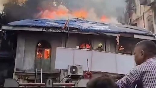 fire breaks out in building located in south mumbai 1733074943982 16 9 bI1whl