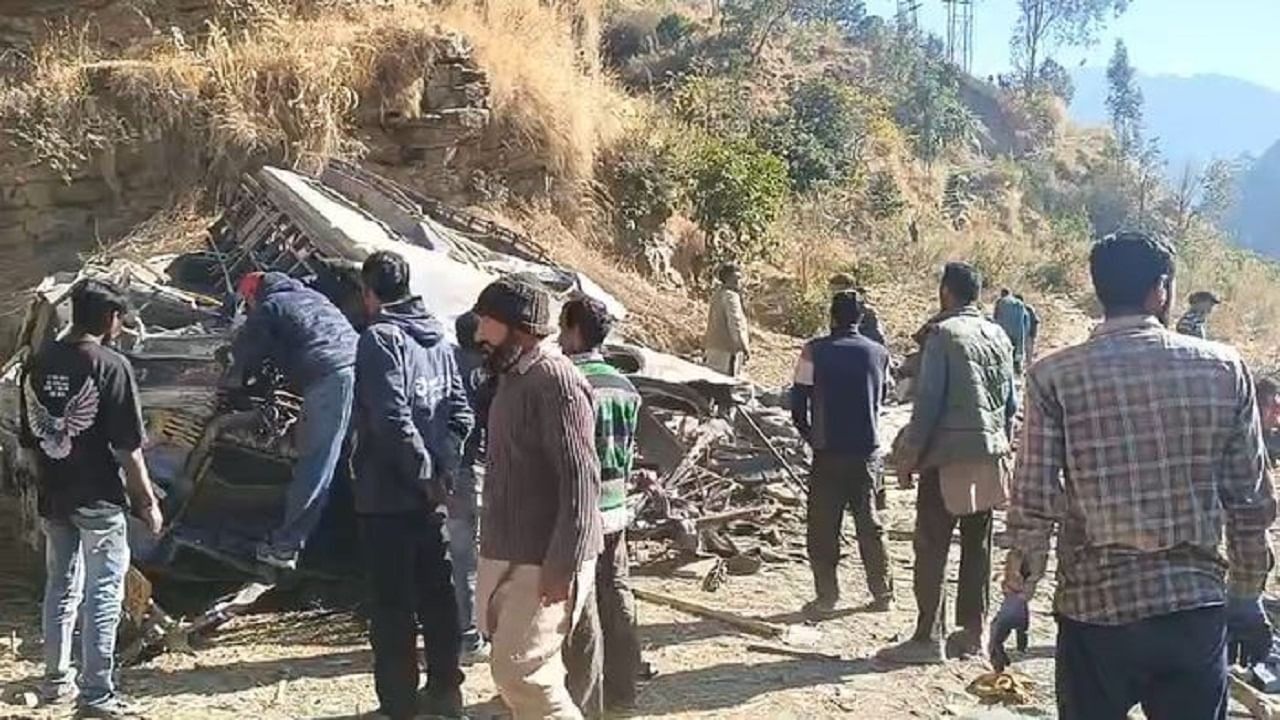 himachal bus accident 1733820109348 16 9 eO5NzU