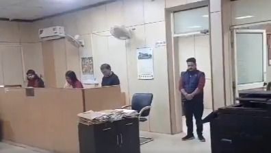 noida ceo punishes employee 1734436352289 16 9 ZbpwOL