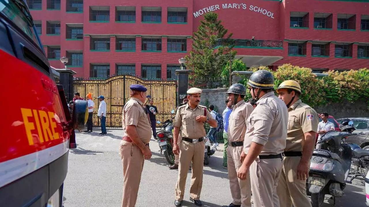 schools in delhi received bomb threat emails 1733719587764 16 9 cEGmkE