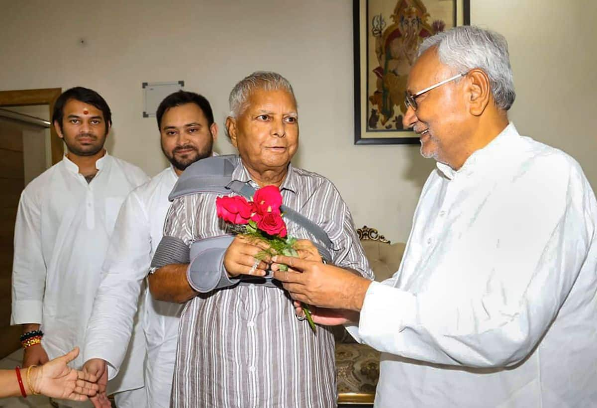 NITISH LALU GQ0Vfh