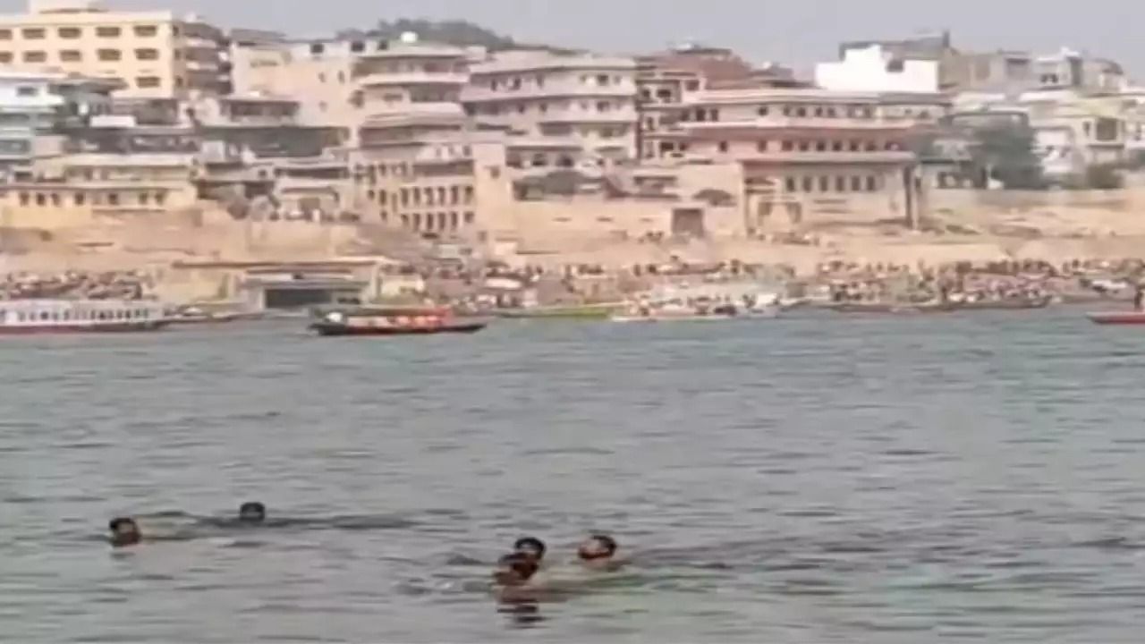 a boat carrying several passengers capsized in the ganga river in varanasi 1738309082145 16 9 gHUKqy