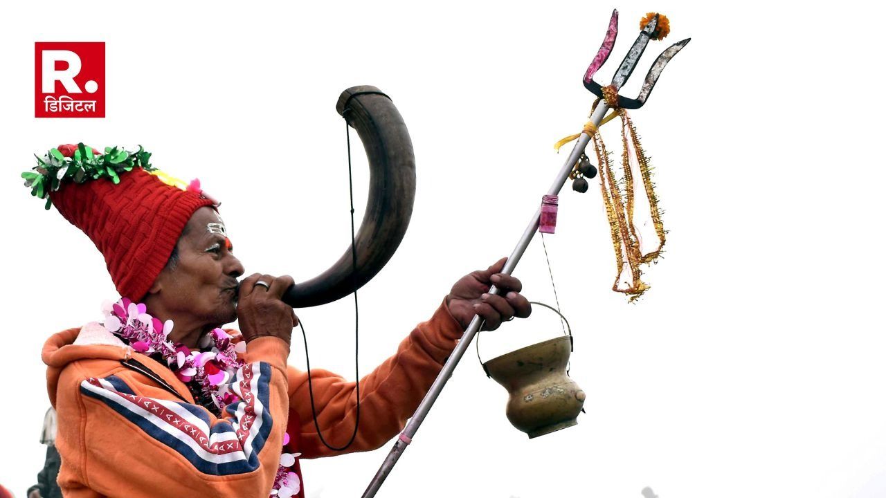 a priest plays a singaa during the gangasagar mela 1736102234967 16 9 g1J1f1