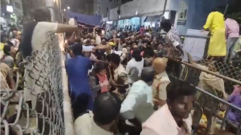 breaking woman dies several injured after stampede in andhra s tirupati 1736354216653 16 9 09spOR