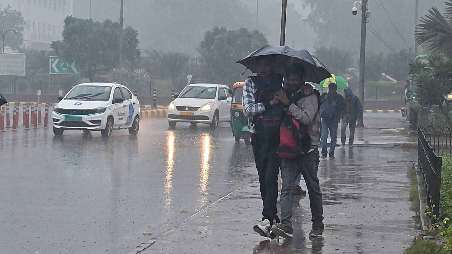 Rajasthan Weather Update: राजस्थान के कई इलाकों में बारिश, ओलावृष्टि का अनुमान