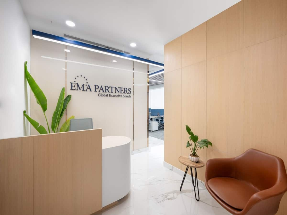 EMA Partners IPO Listing: 26% प्रीमियम पर एंट्री के बाद टूटे शेयर, मुनाफा निकालने से पहले चेक करें कारोबारी डिटेल्स