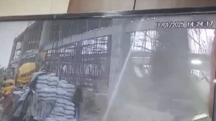 exact moment before kannauj railway station collapses in up cctv video surfaces 1736615869160 16 9