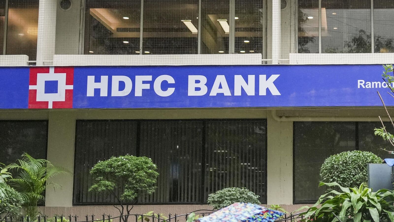 HDFC Bank Alert: चार दिन नहीं मिलेगी HDFC Bank की सर्विस, कल ग्राहक नहीं कर पाएंगे ये काम