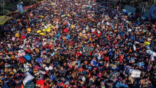 massive crowd gathered at maha kumbh mela 1738233558218 16 9 2k9gCT