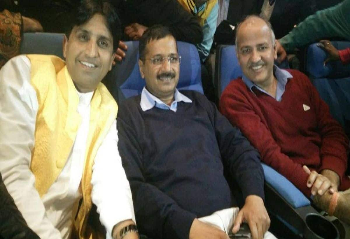 Arvind Kejriwal Kumar Vishwas Manish Sisodia puKc7S