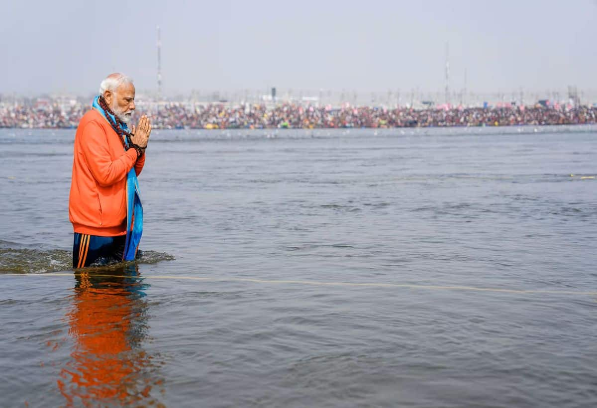 'हे मां हमारी आराधना में कुछ कमी रह गई हो तो क्षमा करिएगा...': पीएम मोदी ने महाकुंभ पर लिखा ब्लॉग, बताया 'युग परिवर्तन की आहट'