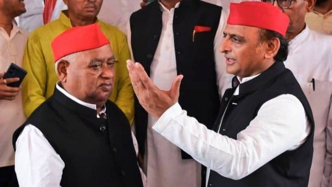 awadhesh prasad with akhilesh yadav 1726995347112 16 9 4qBPRi