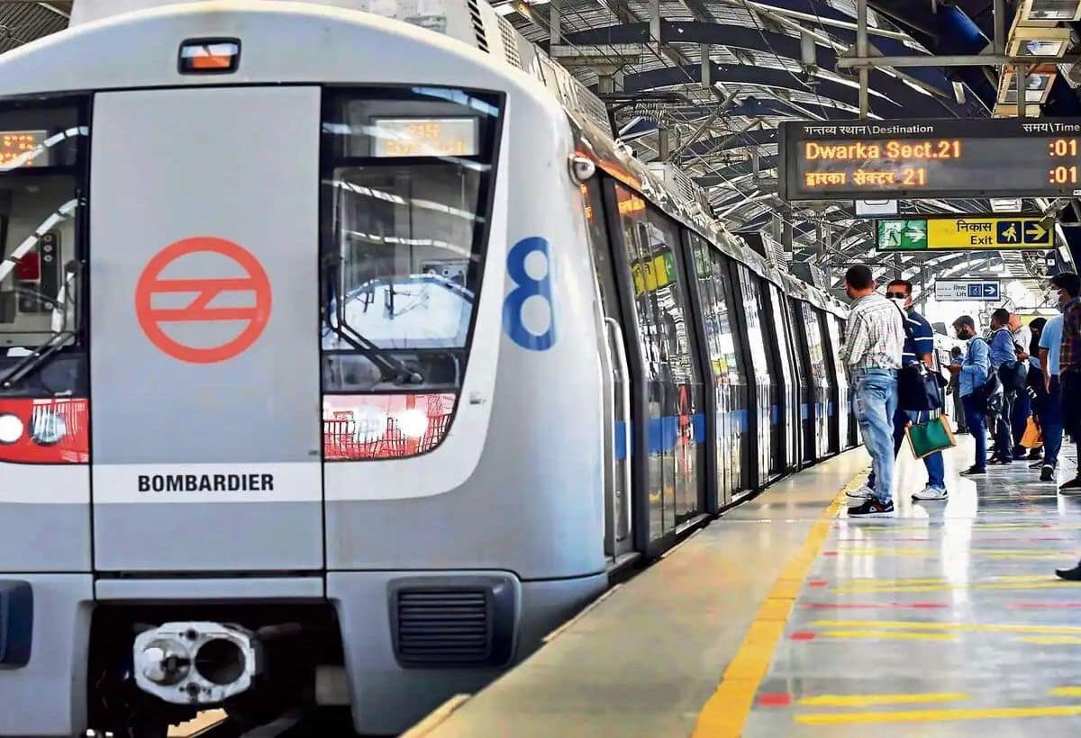 delhi metro aqkIde