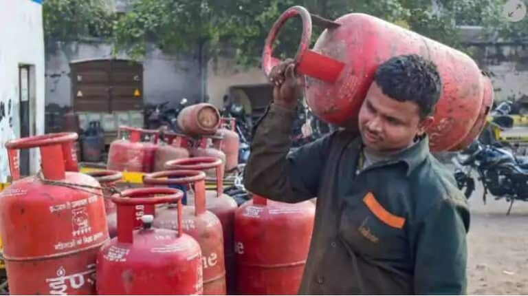 LPG Price: बजट से पहले एलपीजी गैस सिलेंडर हुआ सस्ता, दिल्ली, जयपुर, मुंबई में ये होगा नया दाम