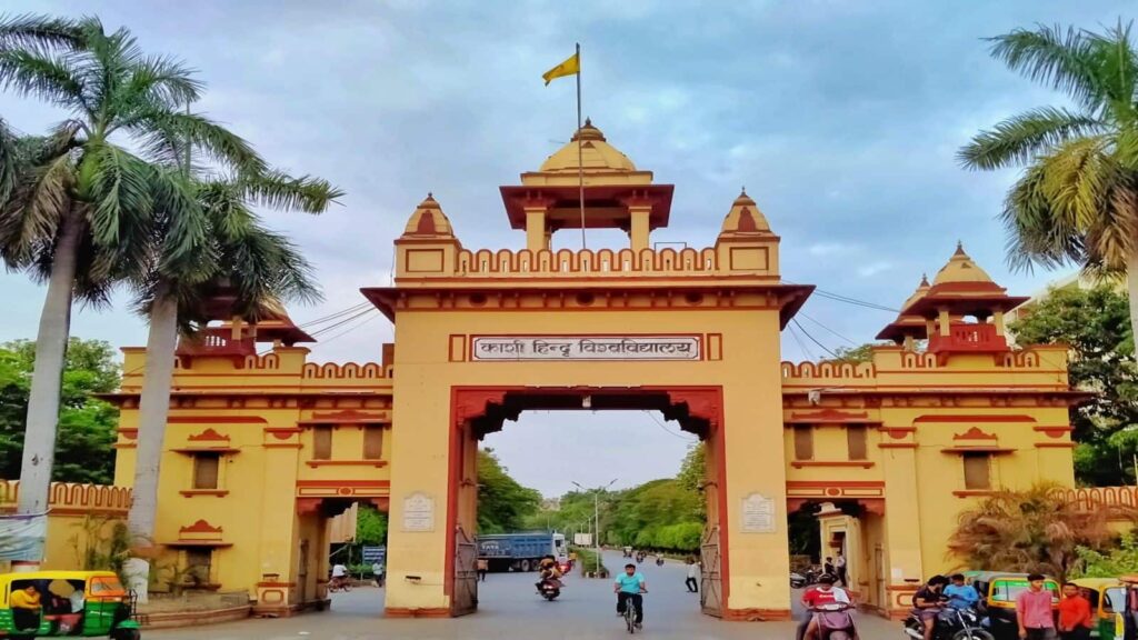 BHU Recruitment 2025: बीएचयू में जूनियर क्लर्क के पदों पर निकली बंपर भर्ती, जानें- सैलरी, पदों की संख्या और योग्यता समेत सभी डिटेल्स