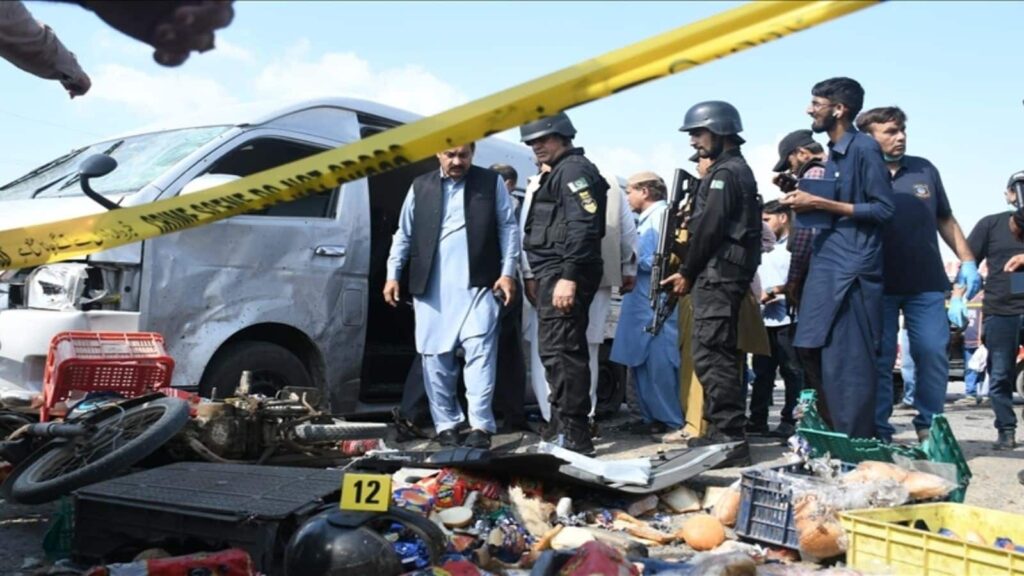 Pakistan Bomb Blast: होली के दिन मस्जिद में बम धमाका, मौलाना समेत कई घायल, नमाज से पहले फिट किया था बम